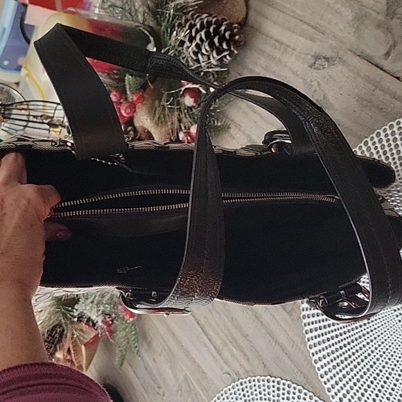 Coach Canvas Monogram C Shoulder Bag EUC - Picture 14 of 14